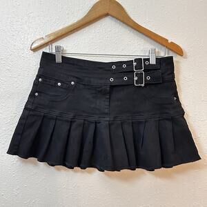 Women’s L Punky Black Denim Pleated Mini Skirt with Buckle and grommet details
